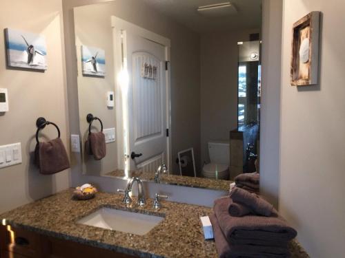 Ucluelet-Accommodation-Melfort-Bell-Guest-Suites-11
