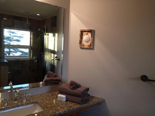 Ucluelet-Accommodation-Melfort-Bell-Guest-Suites-12