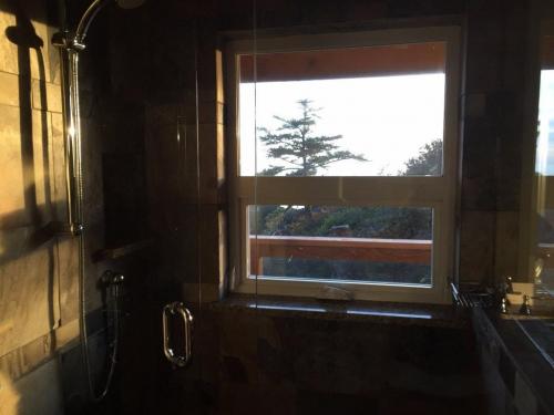 Ucluelet-Accommodation-Melfort-Bell-Guest-Suites-13